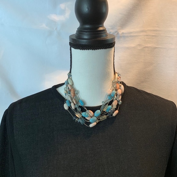 Multi tiered beaded necklace - Picture 2 of 2